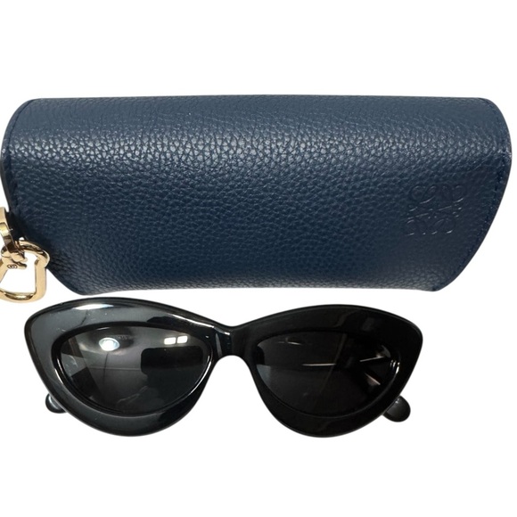 LOEWE Curvy Cat Eye Sunglasses Style #: LW40096I w/ BRANDED Case & Dustcloth EUC main image 4